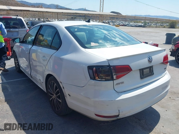 2015 Volkswagen Jetta SE с VIN 3VWD17AJ2FM406556, выставлен на аукционе IAAI как лот 42676945 с пробегом 153 903 миль миль и . История ставок и продаж доступна на DreamBid. Изображение 3.