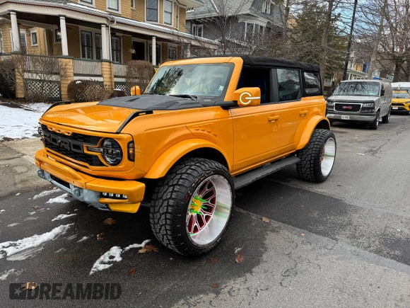 2022 Ford Bronco with VIN 1FMDE5DH4NLA79044, listed as a Copart auction lot 87172704 with 21,281 mi miles and Clean Title. Bid and sale history available at DreamBid. Image 2.