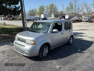 2010 Nissan Cube S z VIN JN8AZ2KR1AT156280, wystawiony jako Copart lot #52337085 z przebiegiem 141 330 mil mil oraz Czysty tytuł • Clean title. Historia ofert i sprzedaży dostępna na DreamBid. Obrazek 2.