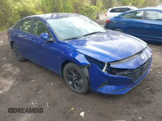 2022 Hyundai Elantra Blue z VIN KMHLM4AJ0NU023998, wystawiony jako IAAI lot #42139569 z przebiegiem 56 991 mil mil oraz . Historia ofert i sprzedaży dostępna na DreamBid. Obrazek 1.