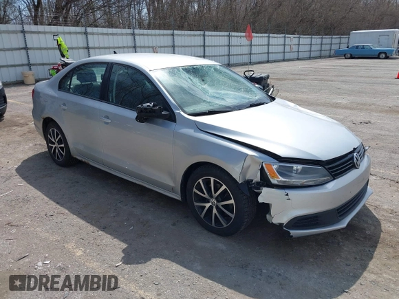 2014 Volkswagen Jetta TDI w/Premium/Nav z VIN 3VWLL7AJ3EM332617, wystawiony jako IAAI lot #42033000 z przebiegiem 186 444 mil mil oraz . Historia ofert i sprzedaży dostępna na DreamBid. Obrazek 1.