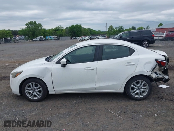 2016 Scion iA z VIN 3MYDLBZV6GY138680, wystawiony jako IAAI lot #42240425 z przebiegiem 100 191 mil mil oraz . Historia ofert i sprzedaży dostępna na DreamBid. Obrazek 14.