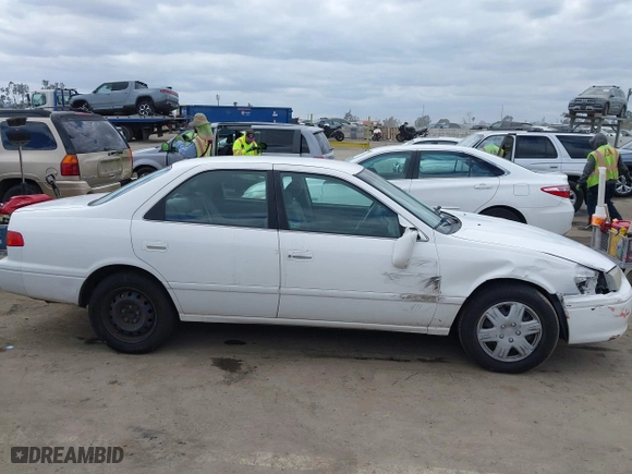 2000 Toyota Camry CE with VIN JT2BG22K0Y0430680, listed as a IAAI auction lot 42047038 with 195,572 mi miles. Bid and sale history available at carsss.com. Image 13.