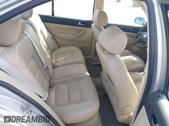 1999 Volkswagen Jetta z VIN 3VWSC29M9XM067508, wystawiony jako IAAI lot #41905002 z przebiegiem 32 051 mil mil oraz . Historia ofert i sprzedaży dostępna na DreamBid. Obrazek 8.