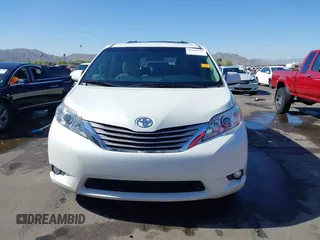 2017 Toyota Sienna XLE Auto Access Seat z VIN 5TDYZ3DC1HS889513, wystawiony jako IAAI lot #42290751 z przebiegiem 135 988 mil mil oraz . Historia ofert i sprzedaży dostępna na DreamBid. Obrazek 13.