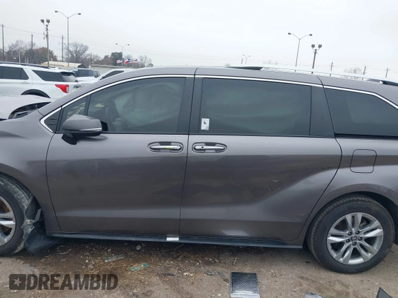 2022 Toyota Sienna Limited with VIN 5TDZRKEC7NS102931, listed as a IAAI auction lot 41419509 with 132,885 mi miles and . Bid and sale history available at DreamBid. Image 15.