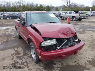 1998 Chevrolet S-10 with VIN 1GCCS144XWK264558, listed as a IAAI auction lot 41560611 with 216,629 mi miles. Bid and sale history available at carsss.com. Image 1.