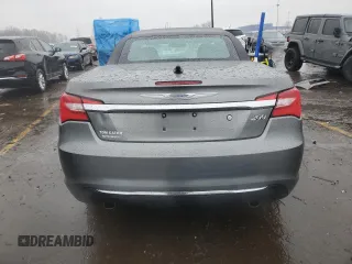 2011 Chrysler 200 Touring z VIN 1C3BC2EG1BN614034, wystawiony jako Copart lot #43150375 z przebiegiem 84 390 mil mil oraz Szkoda całkowita • Salvage title. Historia ofert i sprzedaży dostępna na DreamBid. Obrazek 6.