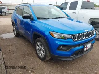 2025 Jeep Compass Latitude с VIN 3C4NJDBN8ST579912, выставлен на аукционе IAAI как лот 41906093 с пробегом 458 миль миль и . История ставок и продаж доступна на DreamBid. Изображение 1.