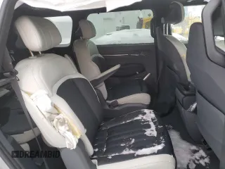 2024 Kia EV9 GT-Line z VIN KNDAEFS59R6040556, wystawiony jako Copart lot #43014075 z przebiegiem Nie podano mil oraz Nie do naprawy • Non repairable. Historia ofert i sprzedaży dostępna na DreamBid. Obrazek 11.