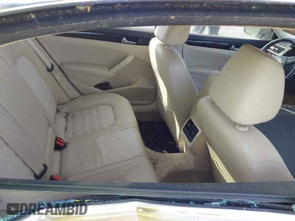 2015 Volkswagen Passat 2.0L TDI SEL Premium with VIN 1VWCV7A38FC022252, listed as a IAAI auction lot 41833398 with 131,411 mi miles. Bid and sale history available at carsss.com. Image 8.