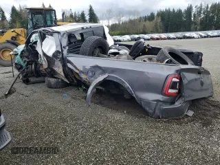 2020 Ram 3500 Laramie z VIN 3C63R3JL0LG121079, wystawiony jako Copart lot #51137765 z przebiegiem Nie podano mil oraz Szkody całkowita. Historia ofert i sprzedaży dostępna na DreamBid. Obrazek 2.
