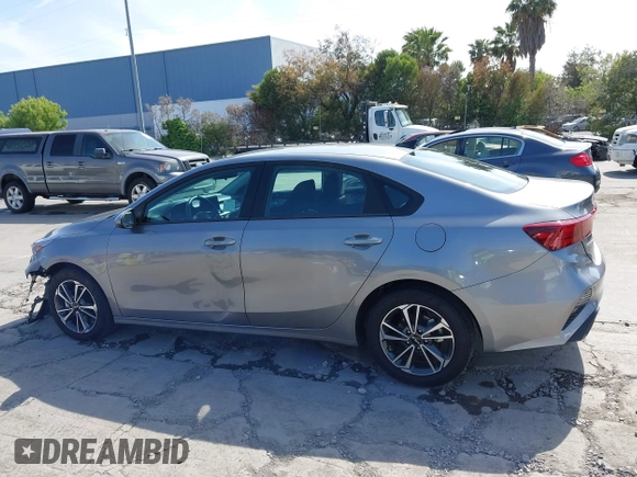 2024 Kia Forte LXS z VIN 3KPF24AD5RE759745, wystawiony jako IAAI lot #42101425 z przebiegiem 13 165 mil mil oraz . Historia ofert i sprzedaży dostępna na DreamBid. Obrazek 14.
