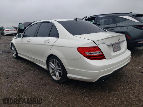 2014 Mercedes-Benz C 250 Sport z VIN WDDGF4HB2EG245896, wystawiony jako Copart lot #56678115 z przebiegiem 92 446 mil mil oraz Szkoda całkowita • Salvage title. Historia ofert i sprzedaży dostępna na DreamBid. Obrazek 2.