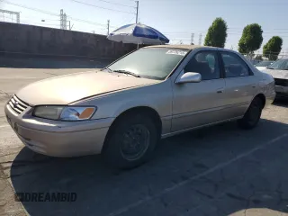 1998 Toyota Camry LE с VIN JT2BG22K3W0120018, выставлен на аукционе Copart как лот 59726215 с пробегом 284 802 миль миль и Чистый • Clean title. История ставок и продаж доступна на DreamBid. Изображение 1.
