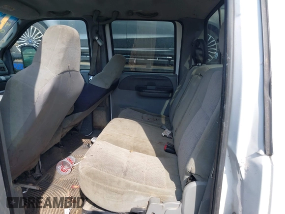 2004 Ford F-250 XL z VIN 1FTNW20PX4EB22435, wystawiony jako IAAI lot #41727810 z przebiegiem 199 800 mil mil oraz . Historia ofert i sprzedaży dostępna na DreamBid. Obrazek 8.