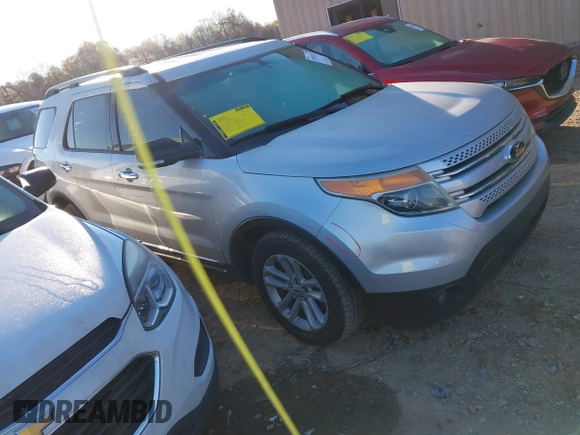 2015 Ford Explorer XLT with VIN 1FM5K7D88FGB56453, listed as a IAAI auction lot 41893577 with 177,621 mi miles and . Bid and sale history available at carsss.com. Image 1.