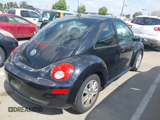 2008 Volkswagen New Beetle Coupe S with VIN 3VWPW31C38M505088, listed as a IAAI auction lot 42055070 with 137,031 mi miles. Bid and sale history available at carsss.com. Image 4.