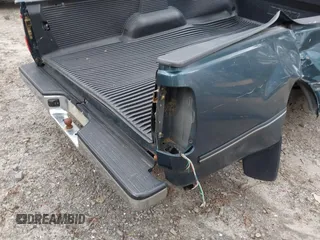 1995 Toyota T100 z VIN JT4VD11E8S0006805, wystawiony jako IAAI lot #41867368 z przebiegiem 261 130 mil mil oraz . Historia ofert i sprzedaży dostępna na DreamBid. Obrazek 6.