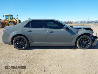 2019 Chrysler 300 S z VIN 2C3CCABG8KH538131, wystawiony jako IAAI lot #41342680 z przebiegiem 85 878 mil mil oraz . Historia ofert i sprzedaży dostępna na DreamBid. Obrazek 13.
