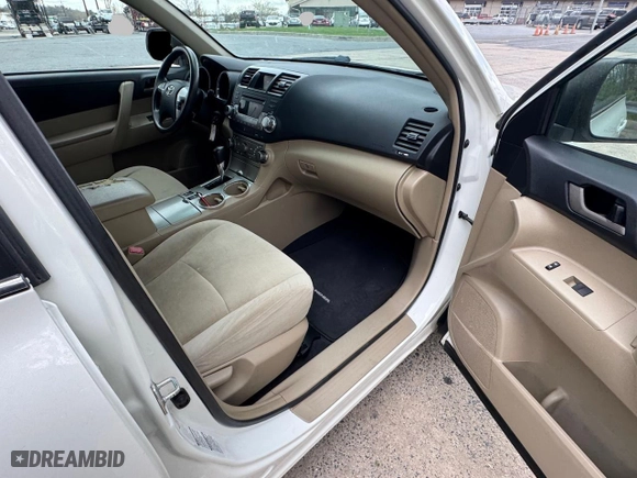 2011 Toyota Highlander with VIN 5TDBK3EH7BS055855, listed as a Copart auction lot 53633125 with 185,222 mi miles and Clean Title. Bid and sale history available at carsss.com. Image 5.