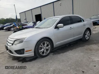 2012 Ford Fusion SE z VIN 3FAHP0HA1CR218938, wystawiony jako Copart lot #59588135 z przebiegiem 111 243 mil mil oraz Szkoda całkowita • Salvage title. Historia ofert i sprzedaży dostępna na DreamBid. Obrazek 1.