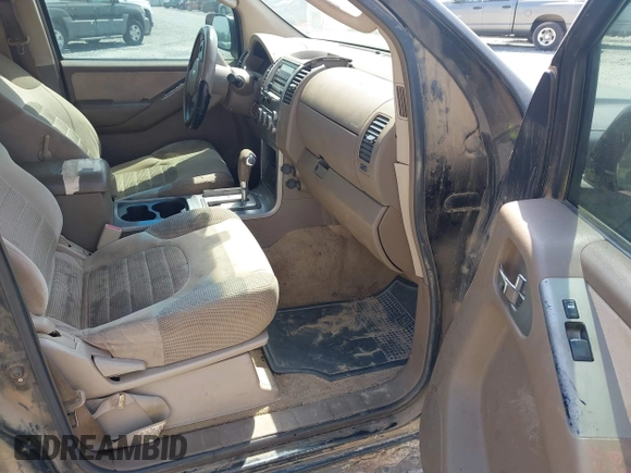 2006 Nissan Pathfinder SE z VIN 5N1AR18U16C628143, wystawiony jako IAAI lot #42113411 z przebiegiem 254 889 mil mil oraz . Historia ofert i sprzedaży dostępna na DreamBid. Obrazek 5.