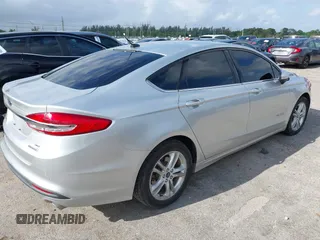 2018 Ford Fusion SE z VIN 3FA6P0LU2JR281231, wystawiony jako IAAI lot #41963083 z przebiegiem 115 434 mil mil oraz . Historia ofert i sprzedaży dostępna na DreamBid. Obrazek 4.