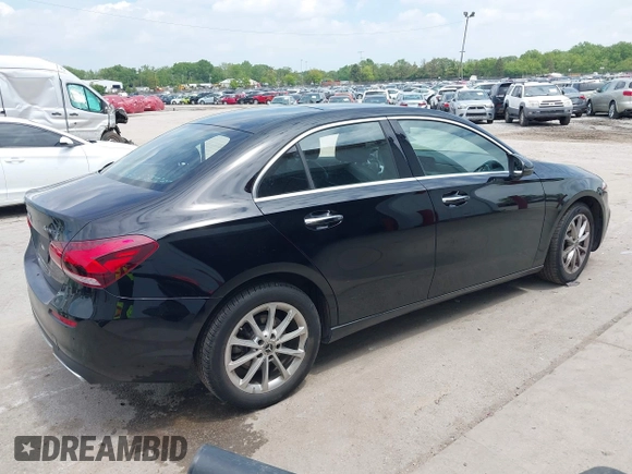 2021 Mercedes-Benz A 220 z VIN W1K3G4FB3MJ278745, wystawiony jako IAAI lot #42386479 z przebiegiem 33 282 mil mil oraz . Historia ofert i sprzedaży dostępna na DreamBid. Obrazek 4.