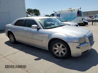 2006 Chrysler 300 Touring z VIN 2C3KA53GX6H531405, wystawiony jako Copart lot #55537945 z przebiegiem 116 950 mil mil oraz Szkoda całkowita • Salvage title. Historia ofert i sprzedaży dostępna na DreamBid. Obrazek 4.
