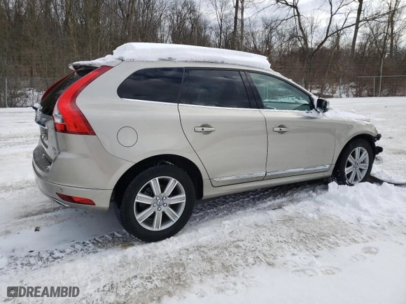 2016 Volvo XC60 T6 Drive-E with VIN YV449MRK8G2902264, listed as a Copart auction lot 42150205 with 30,141 mi miles and Salvage Title. Bid and sale history available at carsss.com. Image 3.