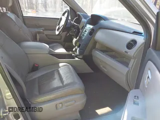 2010 Honda Pilot Touring with VIN 5FNYF4H91AB020868, listed as a IAAI auction lot 41783104 with 298,022 mi miles and . Bid and sale history available at carsss.com. Image 5.