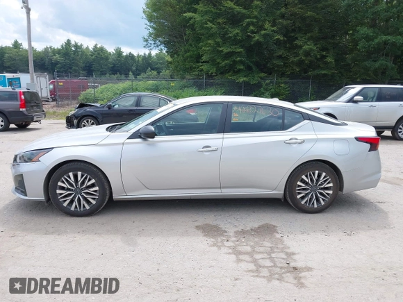 2024 Nissan Altima SV with VIN 1N4BL4DV4RN346569, listed as a IAAI auction lot 42827680 with 22,155 mi miles and . Bid and sale history available at DreamBid. Image 14.