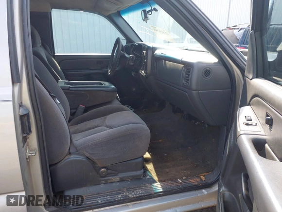 2006 Chevrolet Silverado 1500 Work Truck with VIN 1GCEC19X26Z245101, listed as a IAAI auction lot 41524361 with 189,845 mi miles. Bid and sale history available at carsss.com. Image 5.