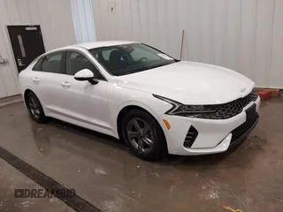 2023 Kia K5 LXS z VIN 5XXG14J2XPG189462, wystawiony jako IAAI lot #42233595 z przebiegiem 17 286 mil mil oraz . Historia ofert i sprzedaży dostępna na DreamBid. Obrazek 1.