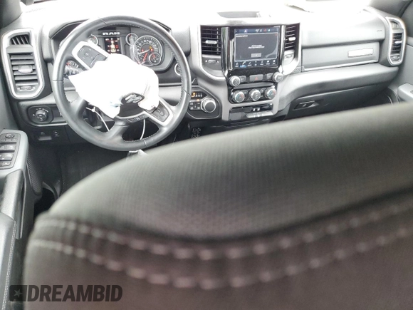 2022 Ram 1500 Big Horn z VIN 1C6SRFBT1NN161404, wystawiony jako Copart lot #58393385 z przebiegiem 42 740 mil mil oraz Szkoda całkowita • Salvage title. Historia ofert i sprzedaży dostępna na DreamBid. Obrazek 8.
