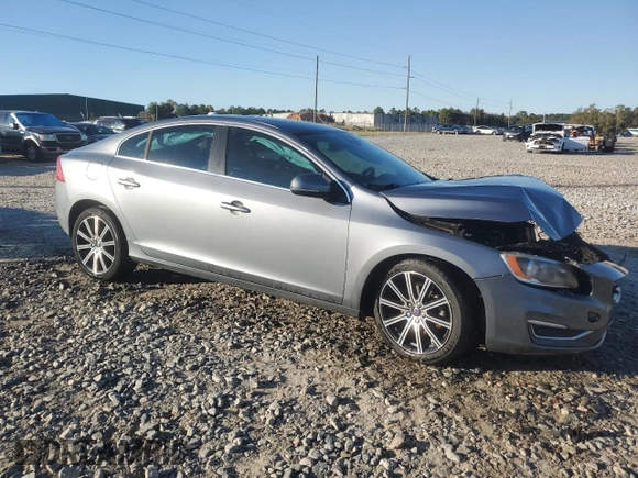 2017 Volvo S60 Inscription z VIN LYV402HKXHB153423, wystawiony jako Copart lot #82981224 z przebiegiem Nie podano mil oraz Szkoda całkowita • Salvage title. Historia ofert i sprzedaży dostępna na DreamBid. Obrazek 4.