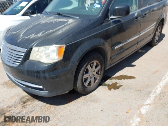 2013 Chrysler Town & Country Touring z VIN 2C4RC1BG7DR577053, wystawiony jako IAAI lot #42432189 z przebiegiem 135 957 mil mil oraz . Historia ofert i sprzedaży dostępna na DreamBid. Obrazek 6.