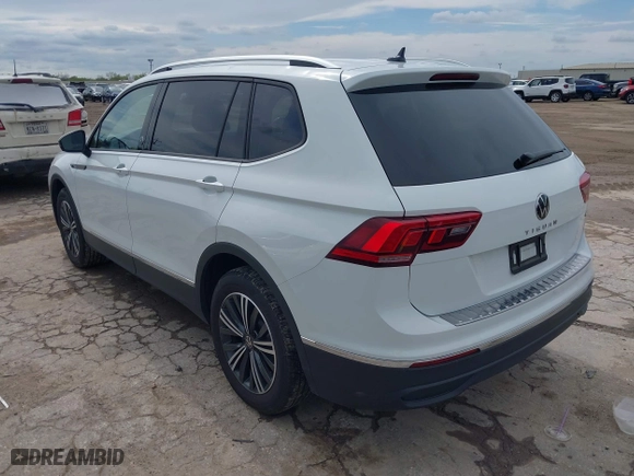 2024 Volkswagen Tiguan Wolfsburg Edition with VIN 3VV5B7AX1RM232736, listed as a IAAI auction lot 41913474 with 9,160 mi miles. Bid and sale history available at carsss.com. Image 3.