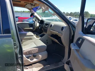 2003 Ford Expedition Special Service z VIN 1FMRU15W13LC50005, wystawiony jako IAAI lot #42234201 z przebiegiem 250 481 mil mil oraz . Historia ofert i sprzedaży dostępna na DreamBid. Obrazek 5.
