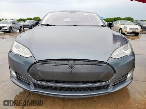 2013 Tesla Model S with VIN 5YJSA1CNXDFP16432, listed as a Copart auction lot 59883855 with 180,100 mi miles and Clean title. Bid and sale history available at DreamBid. Image 5.