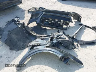 2024 Audi RS Q8 z VIN WU1ARBF15RD005841, wystawiony jako IAAI lot #42187837 z przebiegiem 8 379 mil mil oraz . Historia ofert i sprzedaży dostępna na DreamBid. Obrazek 12.