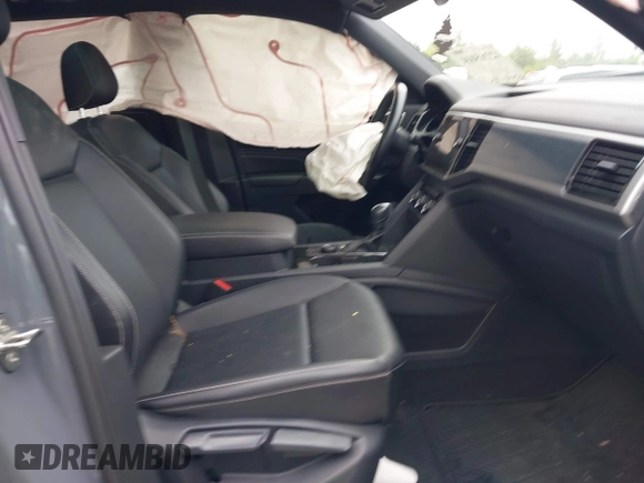 2020 Volkswagen Atlas SEL with VIN 1V2ME2CA3LC220933, listed as a IAAI auction lot 42265014 with 43,343 mi miles and . Bid and sale history available at DreamBid. Image 5.