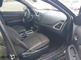 2013 Dodge Avenger SE with VIN 1C3CDZAB8DN725297, listed as a IAAI auction lot 40781847 with 142,049 mi miles. Bid and sale history available at carsss.com. Image 5.