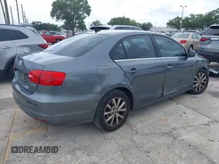 2013 Volkswagen Jetta Sedan SE with VIN 3VWDP7AJ3DM363891, listed as a IAAI auction lot 41995436 with 105,994 mi miles. Bid and sale history available at carsss.com. Image 4.
