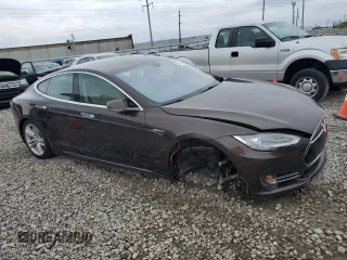 2014 Tesla Model S 60 with VIN 5YJSA1H19EFP51003, listed as a Copart auction lot 52164335 with 105,926 mi miles and Salvage Title. Bid and sale history available at DreamBid. Image 4.
