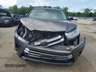 2019 Toyota Highlander LE with VIN 5TDBZRFH5KS930038, listed as a Copart auction lot 61880015 with 85,641 mi miles and Salvage title. Bid and sale history available at DreamBid. Image 5.