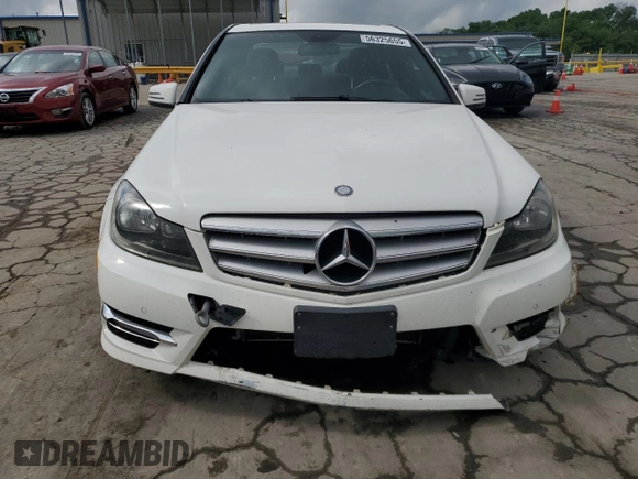 2013 Mercedes-Benz C 300 Sport z VIN WDDGF8AB3DA788872, wystawiony jako Copart lot #56325655 z przebiegiem 173 183 mil mil oraz Szkoda całkowita • Salvage title. Historia ofert i sprzedaży dostępna na DreamBid. Obrazek 5.
