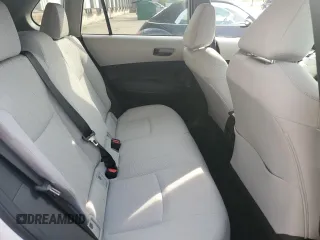 2022 Toyota Corolla Cross LE z VIN 7MUCAAAG0NV034364, wystawiony jako Copart lot #54845725 z przebiegiem 28 200 mil mil oraz Szkody całkowita. Historia ofert i sprzedaży dostępna na DreamBid. Obrazek 11.