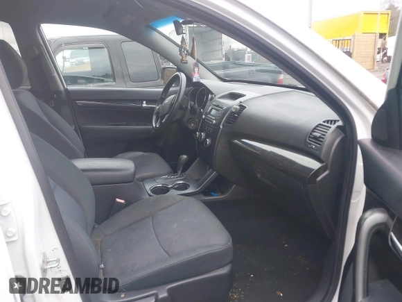 2012 Kia Sorento LX with VIN 5XYKT3A17CG215317, listed as a IAAI auction lot 42024912 with 221,149 mi miles. Bid and sale history available at carsss.com. Image 5.